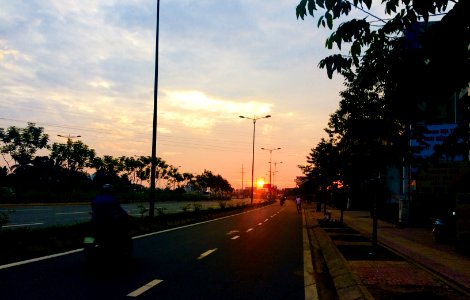 bình minh trên Sài Gòn, sao cô đơn đến lạ...