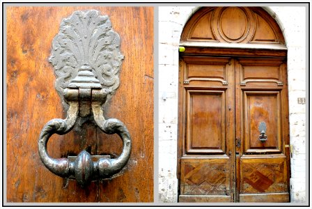 Porte ancienne et son heurtoir
