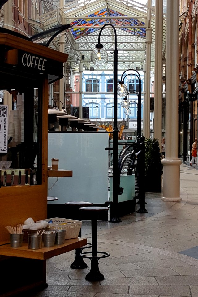 Leeds - the posh bit outside Harvey Nicks