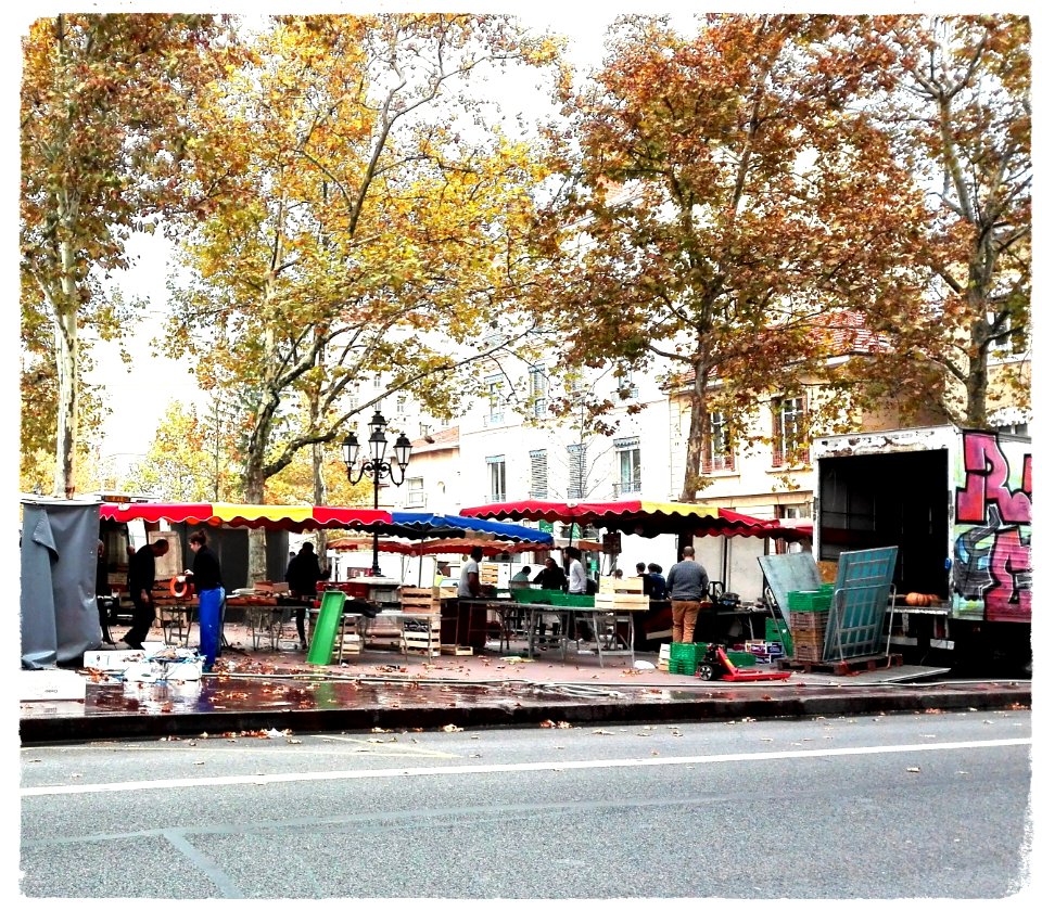 Jour de marché,l envers du décor.Market 's end