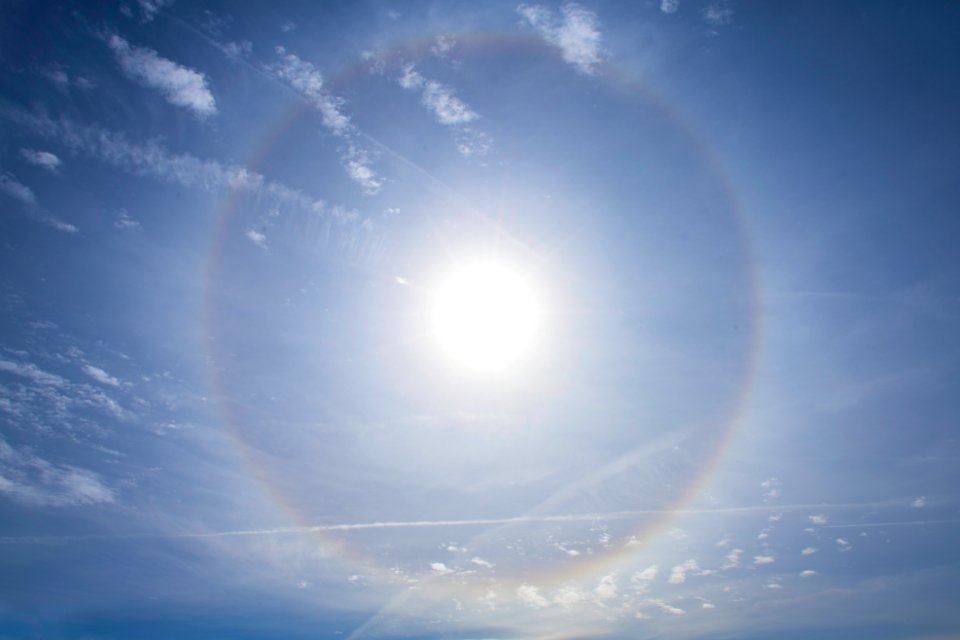 22° solar halo (sun halo)