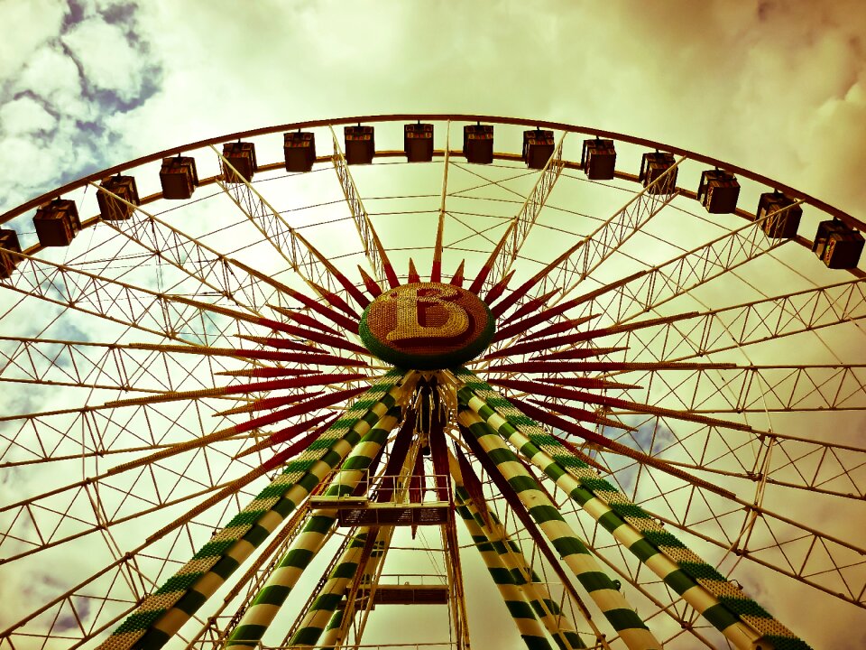 Rides carousel carnies