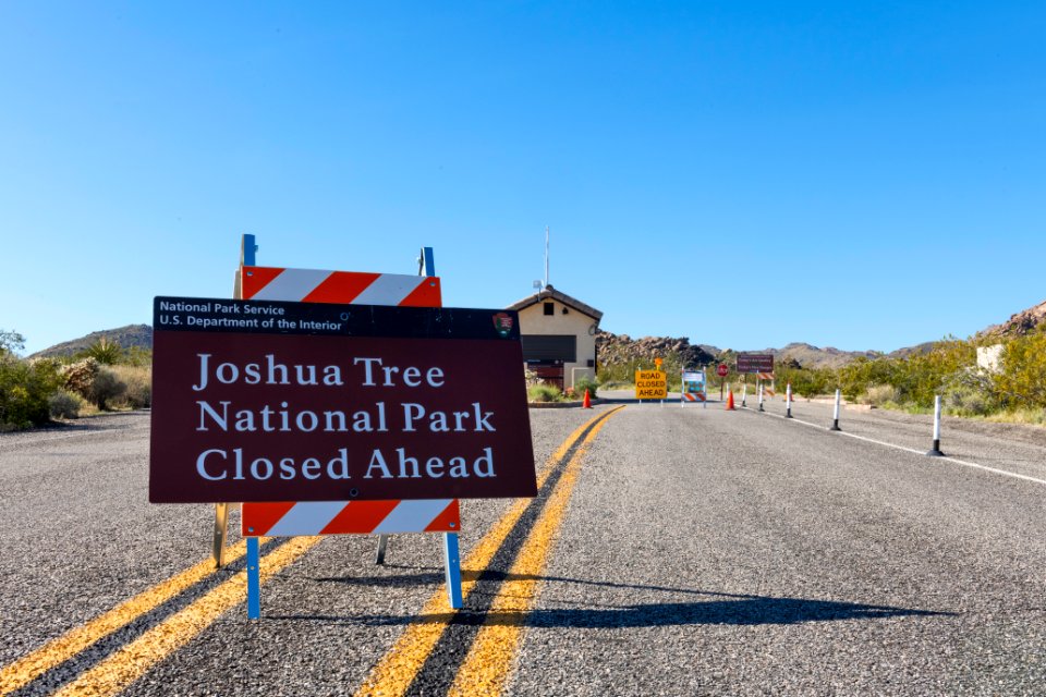 Park closure signs at North Entrance