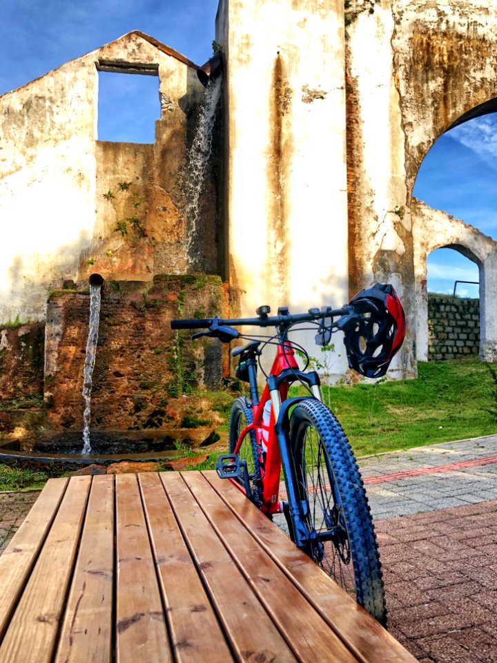 Pedalando pela urbe.