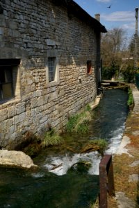 Woinbey , Meuse . Le petit ruisseaux du village .