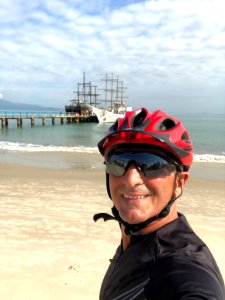 Pedalando pela urbe. Praia de Canasvieiras- Florianópolis-SC.