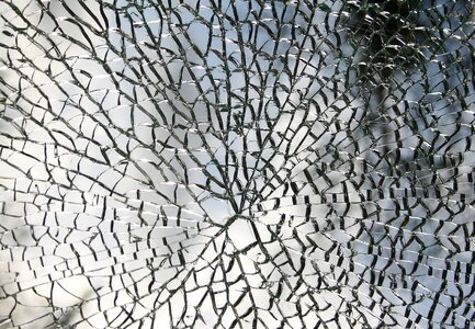 Glass breakage jumped disc