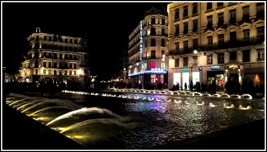 Water in the night (Lyon-France) photo