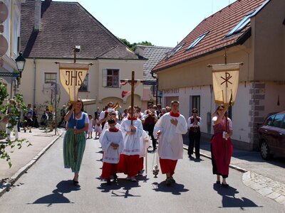 Costume flags carrying sky