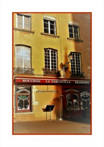 Gastronomie  lyonnaise :le bouchon offrant toutes nos spécialités...