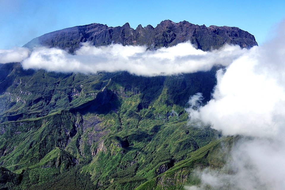 Piton des neiges - 3069 m (10069 ft)
