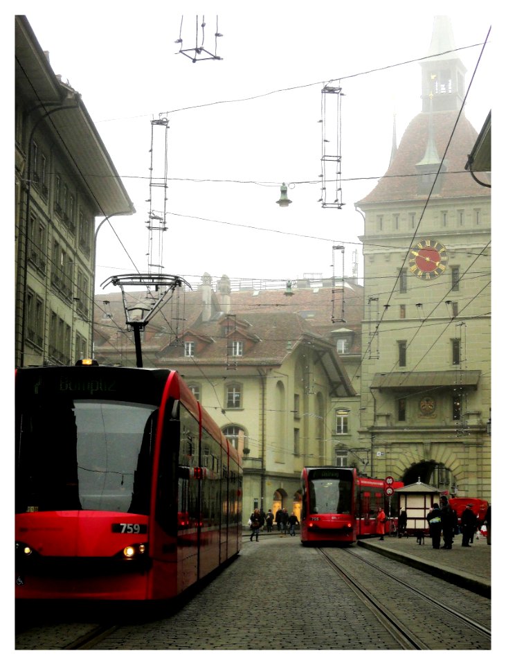 Tramways in swiss fog.. Pauvres piétons !
