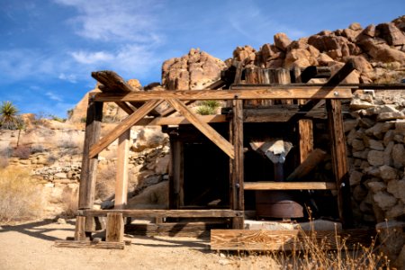 Mastodon Mine structures photo