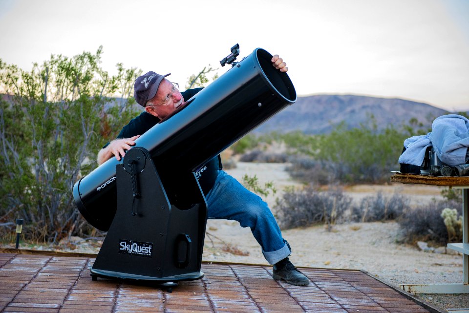 Night Sky Festival 2018-Man with telescope