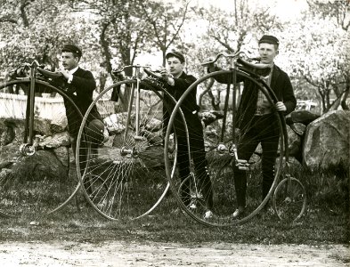 Phillips Academy students cycling, c. 1900
