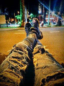 Những ngày long bong chơi cho hết thời trai trẻ "thà chìm dưới đáy đại dương còn hơn hoà tan vào nước biển"