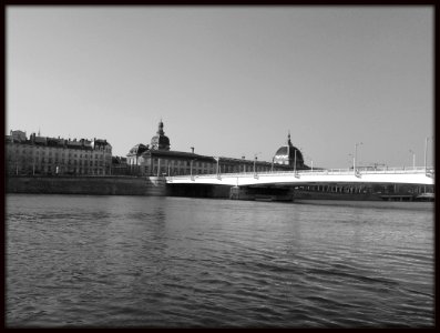 Le Rhône et l'hopital de l'Hôtel-dieu ( Lyon, France)