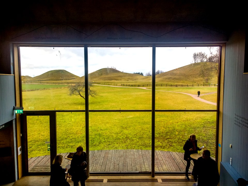 Framed history, Tombs of old Uppsala