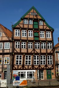 schiefes Fachwerkhaus