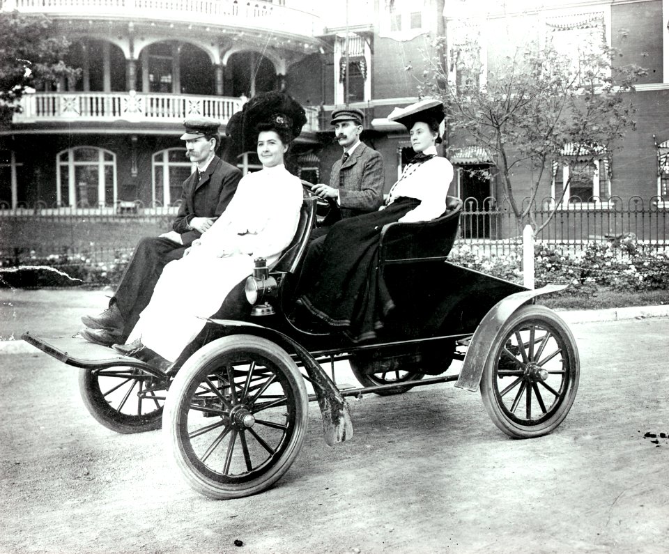 1901 auto built by A.B. Cull at the Briner Electric Company's shop