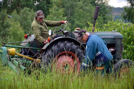 Tractor men summer