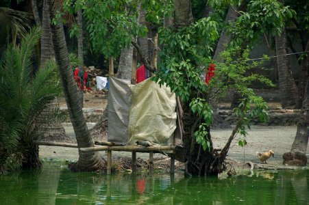Hanging latrine