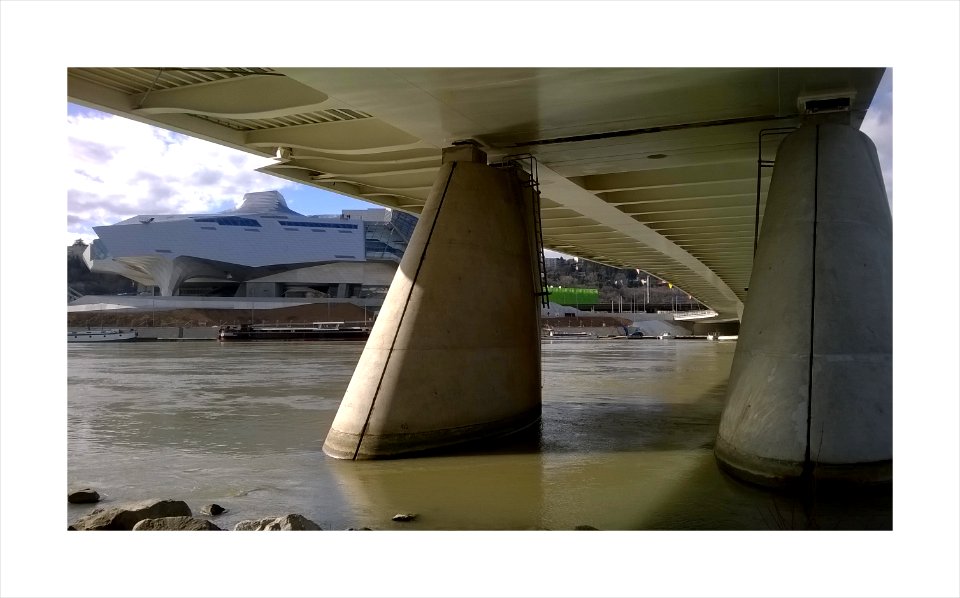 Sous le pont ,Confluence