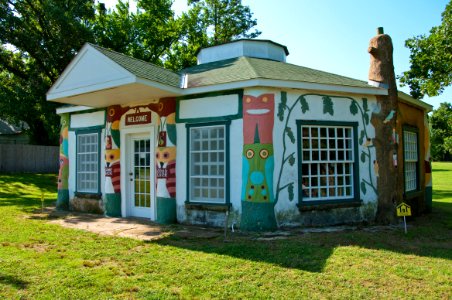 Road Trip: Totem Pole Park photo