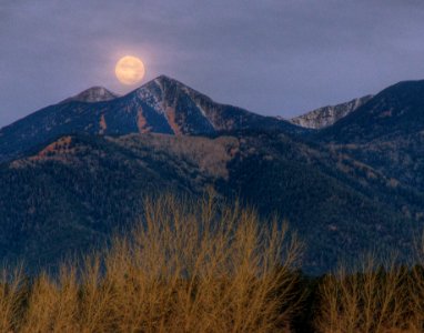 Peaks Moonset (HDR)