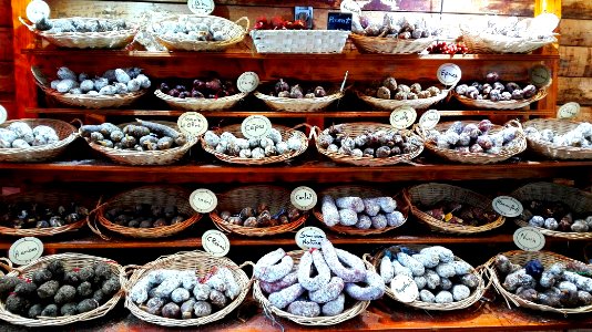 Vous avez dit CURE THERMALE?Spécialités régionales,les saucissons.