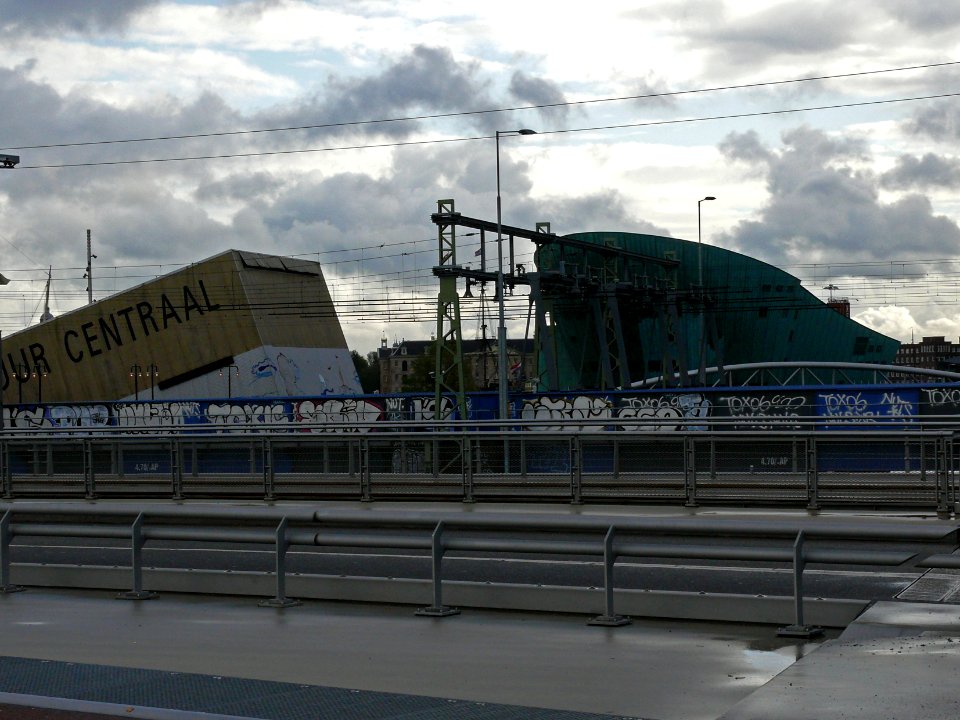 2006.10 - 'Architectural dialogue at the horizon' - Amsterdam photos & pictures; the climbing hall and the Nemo Museum; Dutch city + geotag, Fons Heijnsbroek, The Netherlands