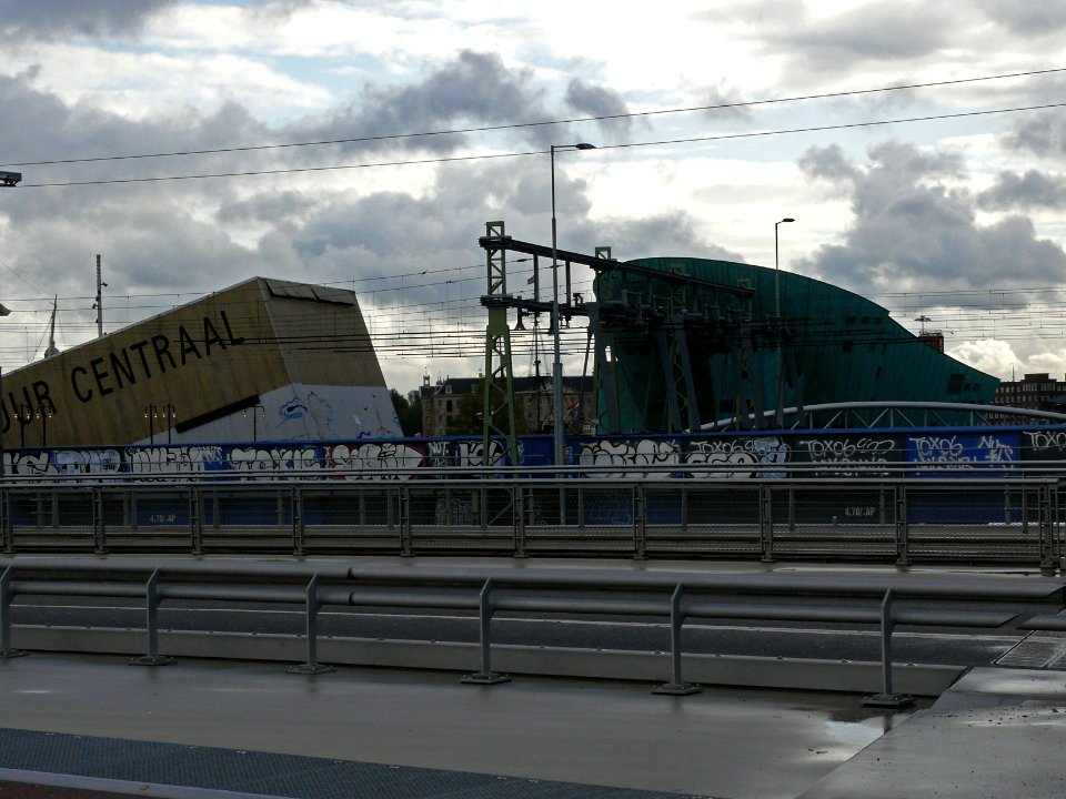 2006.10 - 'Architectural dialogue at the horizon' - Amsterdam photos & pictures; the climbing hall and the Nemo Museum; Dutch city + geotag, Fons Heijnsbroek, The Netherlands photo