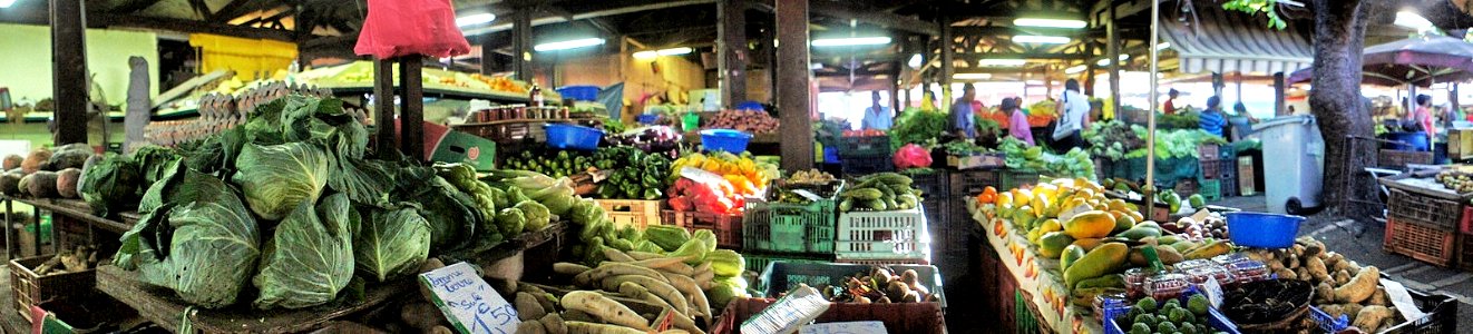 Petit marché de Saint-Denis photo