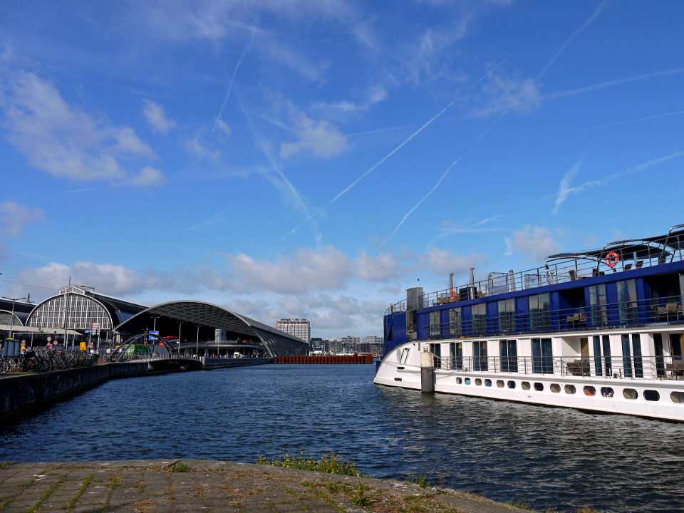 2016.09 - Amsterdam photo; A view over the waterfront IJ with the Central Station at the left side and a river cruise-ship; geo-tagged free urban picture, in public domain / Commons CCO; Dutch urban photography by Fons Heijnsbroek, The Netherlands photo