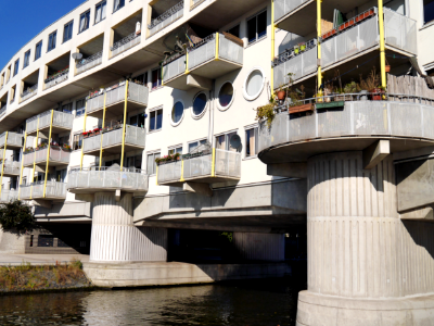 2016.10 - Amsterdam photo of modern architecture - a residential building, as a bridge over the water in concrete construction - geotagged free urban picture, in public domain / Commons CCO; Dutch urban photography by Fons Heijnsbroek, The Netherlands photo