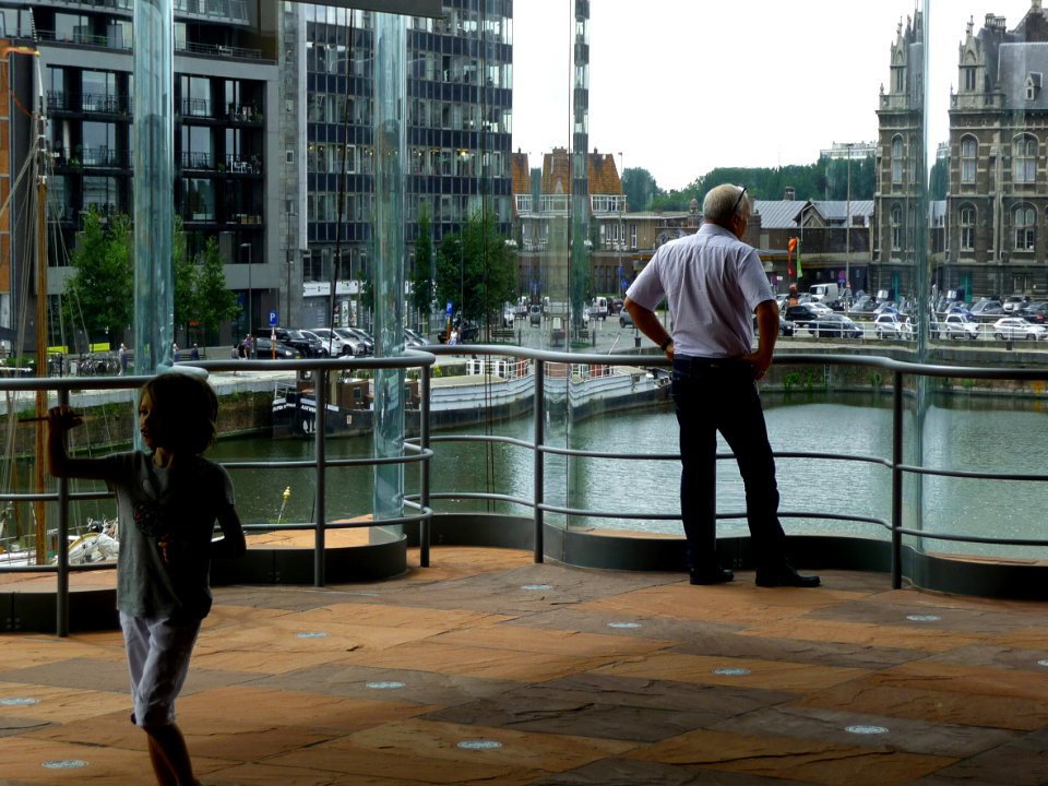 2012.08 - 'Young and elder visitors in one of the light glass-corners of museum MAS', Museum aan de Stroom - with a view over the old waterfront; outside the city-center of Antwerp.  photography of modern urban architecture - Fons Heijnsbroek, Belgium