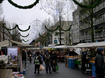 Photo of the Dappermarkt (daily marketplace) in district Amsterdam Oost (East) and shopping people - on a gray day in December with Christmas lights in the streets; Amsterdam city; - urban photography by Fons Heijnsbroek, the Netherlands, 2013
