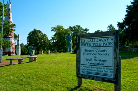 Road Trip: Totem Pole Park photo