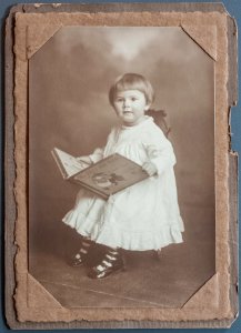 Reading 'The Jolly Kid Book' by Gertrud Caspari and Wilbur D. Nesbit