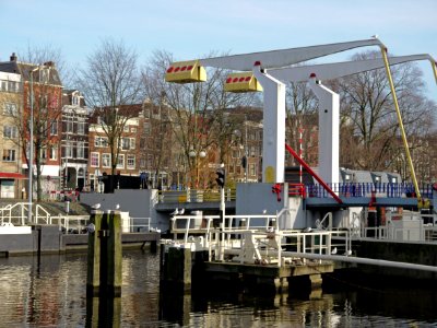 2014.01 - Amsterdam, photo: Modern balance-bridge architecture and old water-locks in the canal Nieuwe Vaart; a geotagged free urban picture, in public domain / Commons CCO; city photography by Fons Heijnsbroek, The Netherlands photo