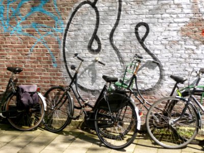 2015.05 - Amsterdam photo: Bikes talking to the tags on the wall, at the Weesperstraat - geotagged free urban picture, in public domain / Commons; Dutch city photography, Fons Heijnsbroek, The Netherlands