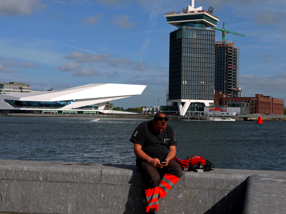 2016.09 - Amsterdam photo of workmen people in the city; a break along the border of the IJ water; geotagged free urban picture in public Commons domain; Dutch photography, Fons Heijnsbroek, The Netherlands photo