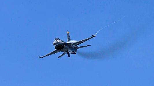 F16 Falcon photo