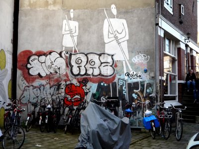 Urban street-graffiti and wall-art; throw-ups & two sweeping figures in the Willemstraat, Jordaan-district in Amsterdam, near the corner with Brouwersgracht in Amsterdam city, November 2013; photo Amsterdam city; urban photographer Fons Heijnsbroek, 2013 photo