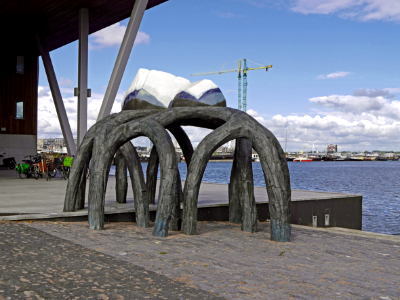 2016.10 - Amsterdam photo of urban sculpture art - A bronze sculpture touches the sky on the border of the waterfront IJ - geotagged free urban picture, in public domain / Commons CCO; Dutch urban photography by Fons Heijnsbroek, The Netherlands