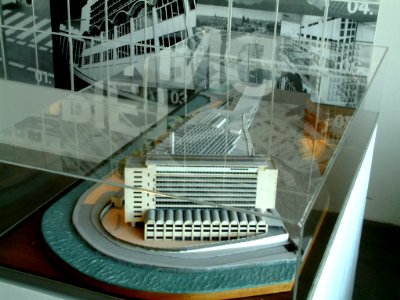 2005.04 - '3D design behind reflecting glass' - Amsterdam photos & pictures, a model for the building of the National Head Post office Amsterdam, at the oosterdok (1960's)r; Dutch city + geotag, Fons Heijnsbroek, The Netherlands