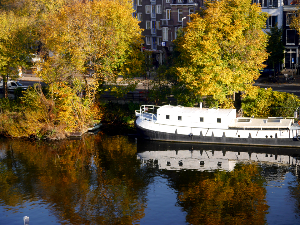 2016.10 - 'Floating Fall in & on the water' - Amsterdam photos, in the sun-light of October- geotagged free urban picture, in public domain / Commons CCO;  city photography by Fons Heijnsbroek, The Netherlands