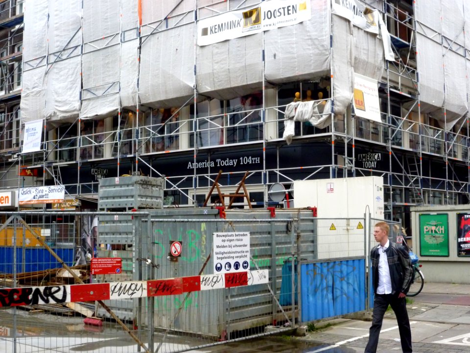 2013.06 - 'A building-reconstruction and the metro building site in the Ferdinand Bolstraat, de Pijp district, Amsterdam; urban photography in the Netherlands, Fons Heijnsbroek