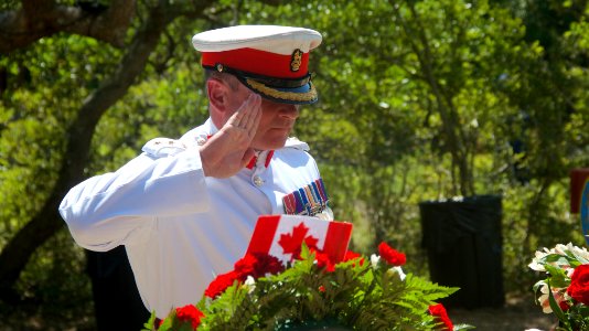 Saluting the UK Wreath