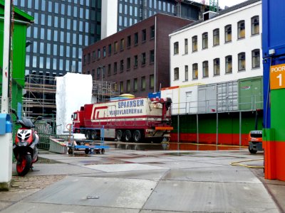 2013.04 - 'Photo of the construction site with work-site accomodations and site huts', modern urban architecture - the new university building on Roeterseiland in Amsterdam city - urban photography by Fons Heijnsbroek, the Netherlands photo